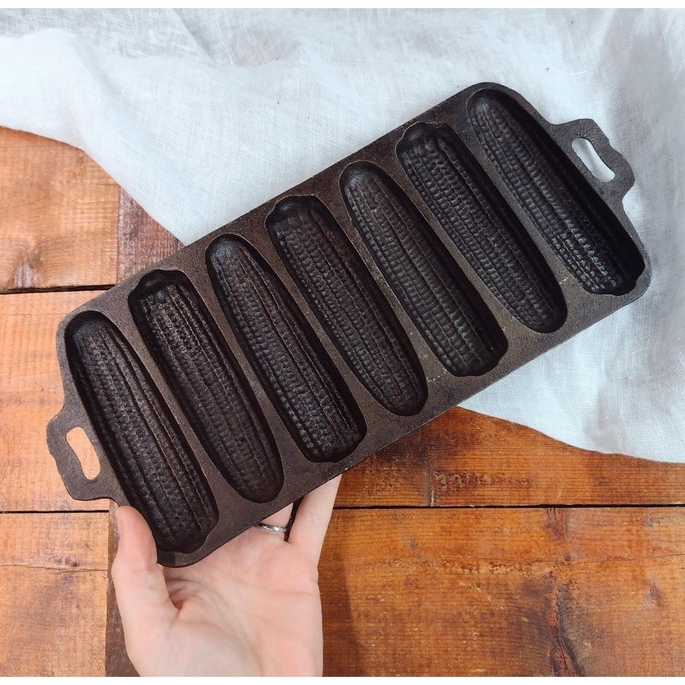 Vintage Cast Iron 7-Ear Corn Cob Shape Cornbread Muffin Cake Stick Pan Mold